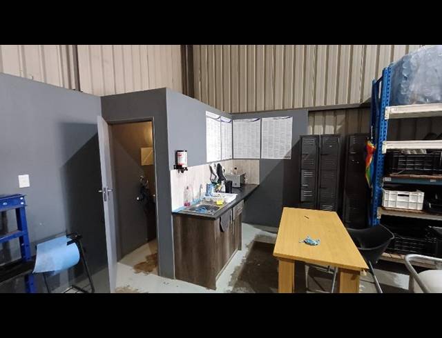 INDUSTRIAL PROPERTY TO RENT IN LYTTELTON MANOR